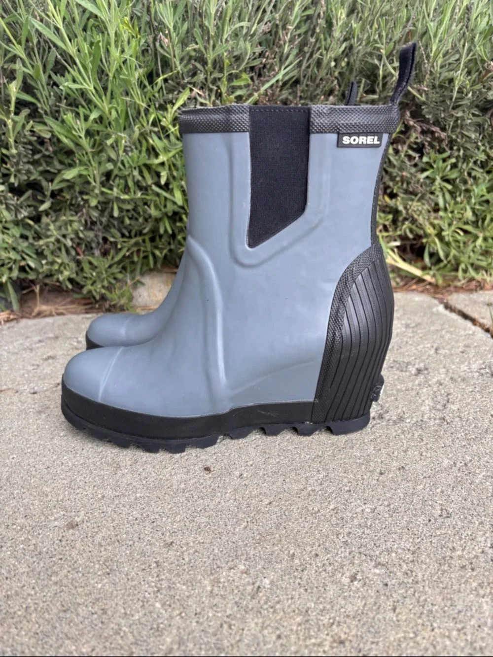 Sorel Women's Gray Joan Rain Wedge   Chelsea Style Waterproof Rain Boots. NWT. 8